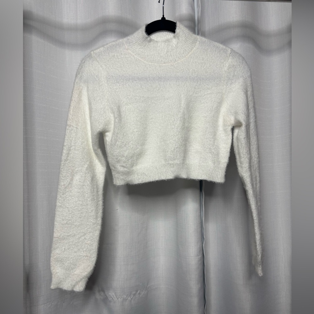 Cozy White Cropped Sweater - NWOT
